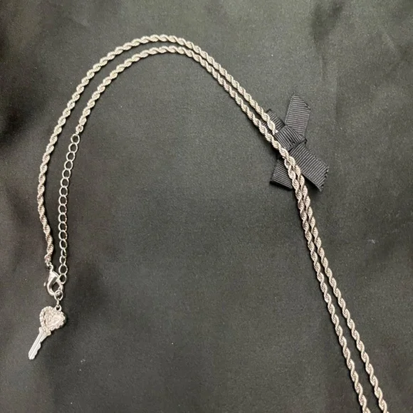 New, Without Tags, Betsy Johnson Long Neclace with Large Chrystal Pendant. - Picture 3 of 16